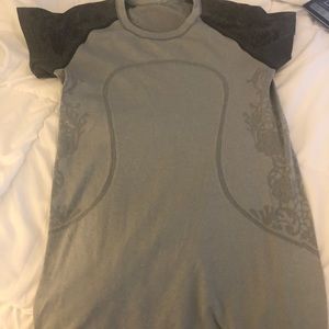 S/S Lululemon shirt